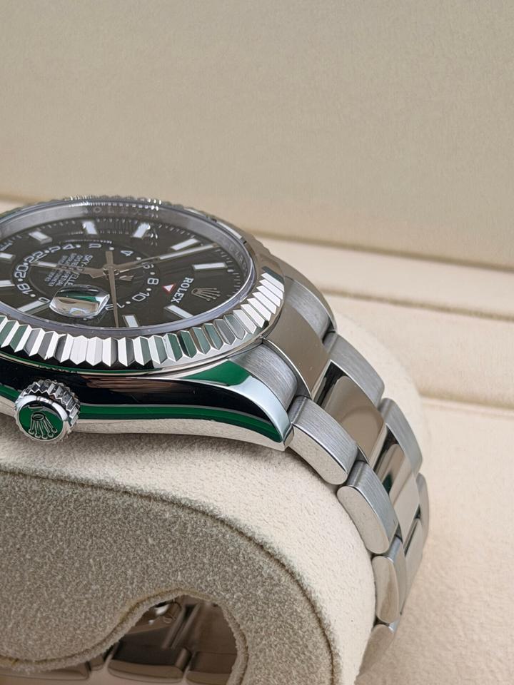 Sky-Dweller black dial image 8