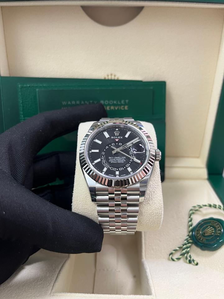 Sky-Dweller black dial Jubilee bracelet image 9
