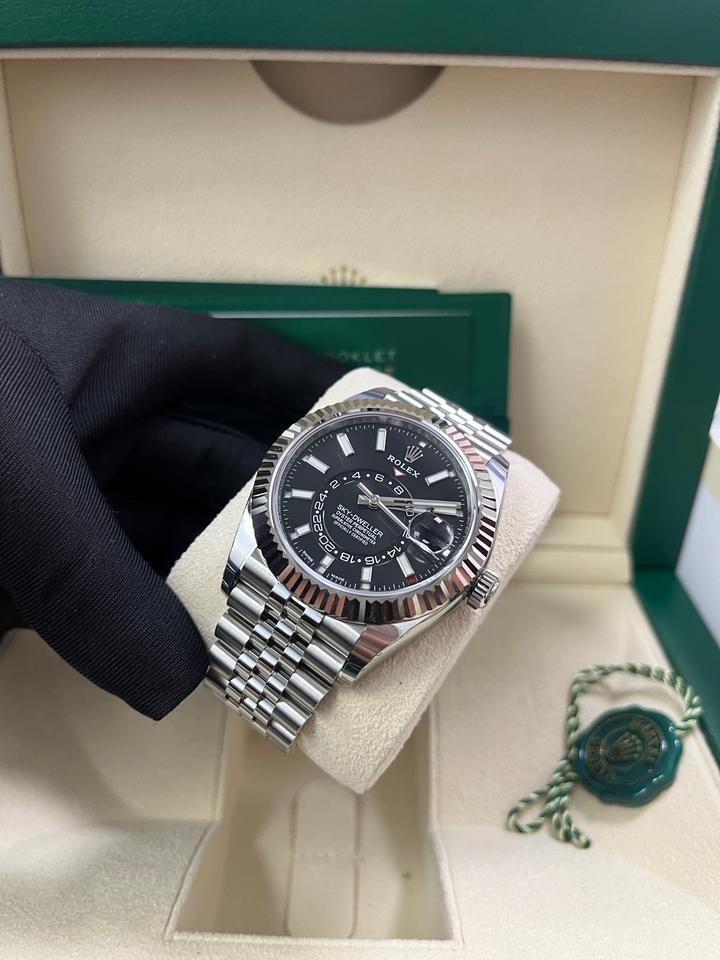 Sky-Dweller black dial Jubilee bracelet image 8