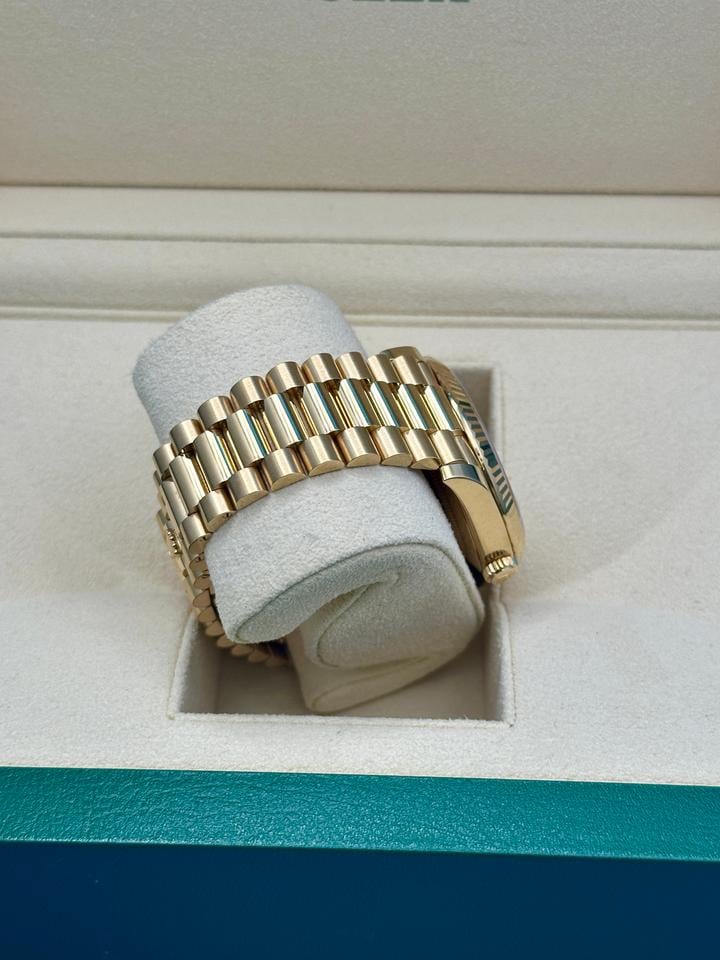 Day-Date 40 228238 Roman dial image 3