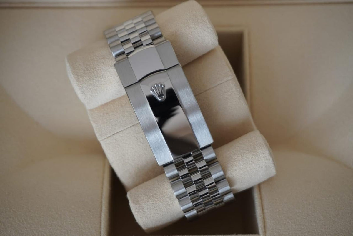 Sky-Dweller blue dial Jubilee bracelet image 5