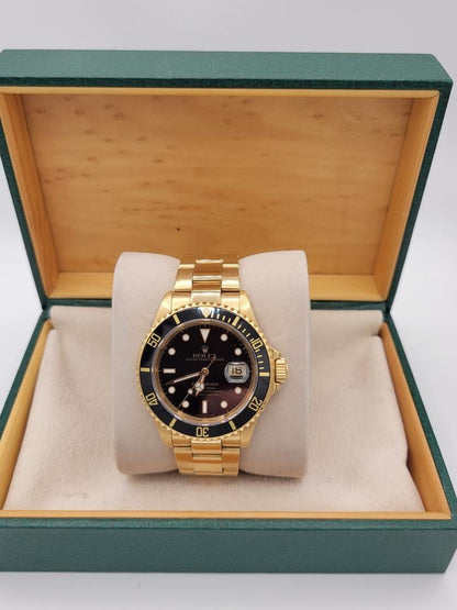 Submariner Date 16618 black dial image 4