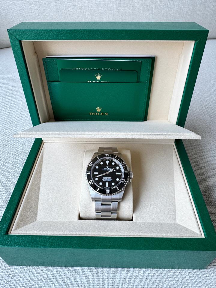 Submariner 124060 black dial Oyster bracelet image 1