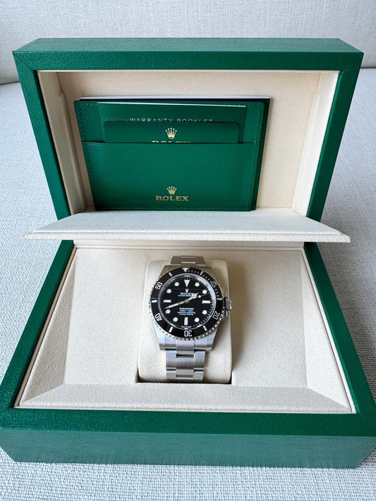 Submariner 124060 black dial Oyster bracelet image 1