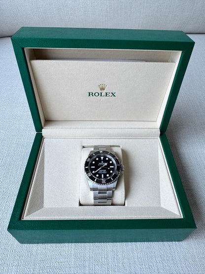 Submariner 124060 black dial Oyster bracelet image 7