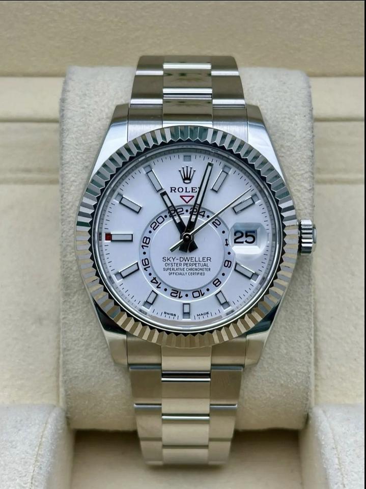 Sky-Dweller white dial Oyster image 2