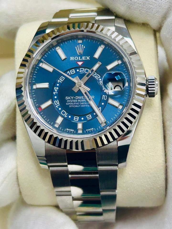 Sky-Dweller blue dial Oyster bracelet image 5