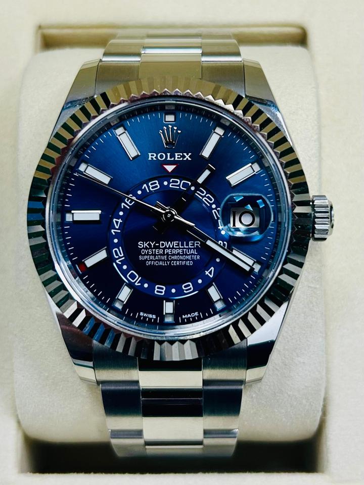 Sky-Dweller blue dial Oyster bracelet image 2