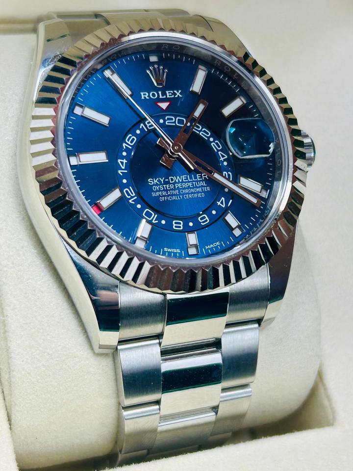 Sky-Dweller blue dial Oyster bracelet image 3