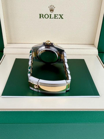 Submariner Date 126613LN black dial Oyster bracelet image 5