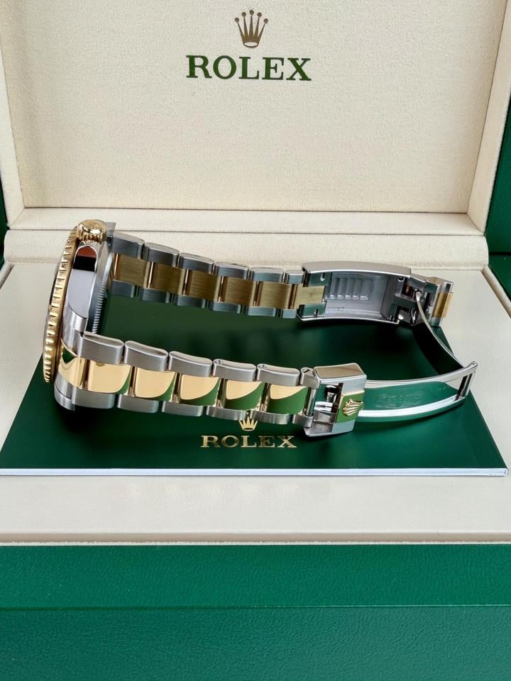 Submariner Date 126613LN black dial Oyster bracelet image 3