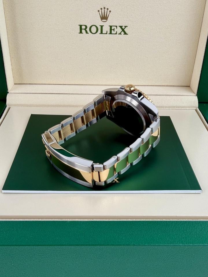 Submariner Date 126613LN black dial Oyster bracelet image 6