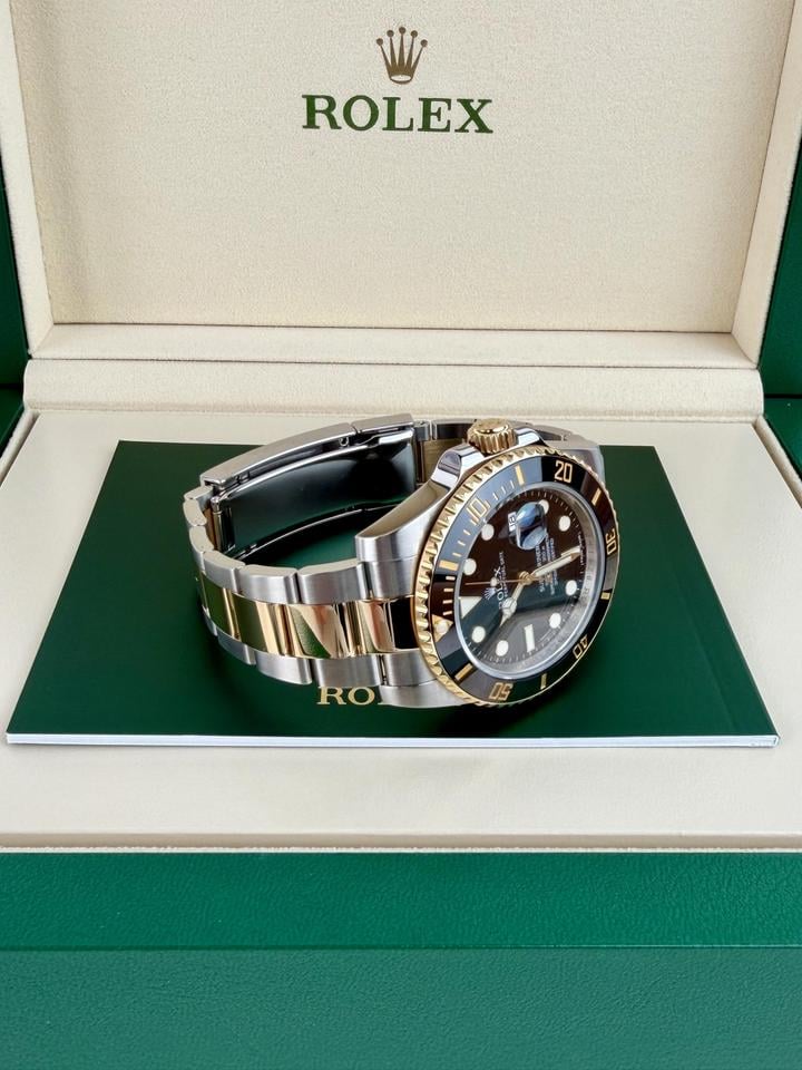 Submariner Date 126613LN black dial Oyster bracelet image 8