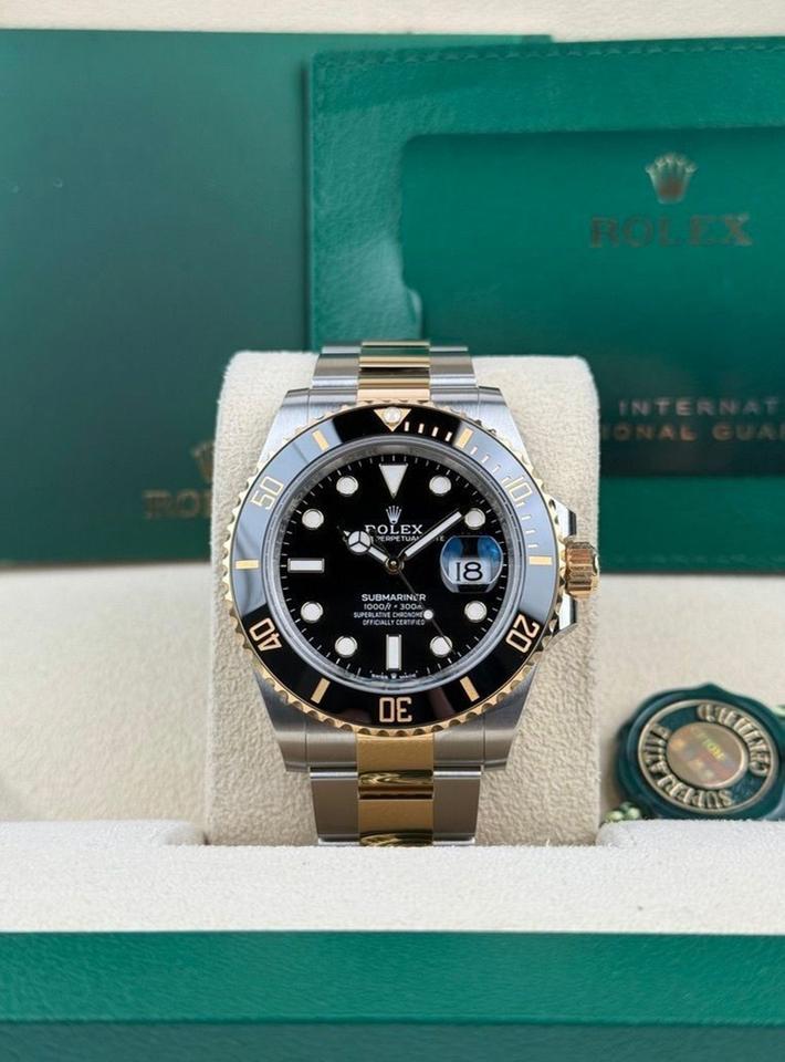 Submariner Date 126613LN black dial Oyster bracelet image 1