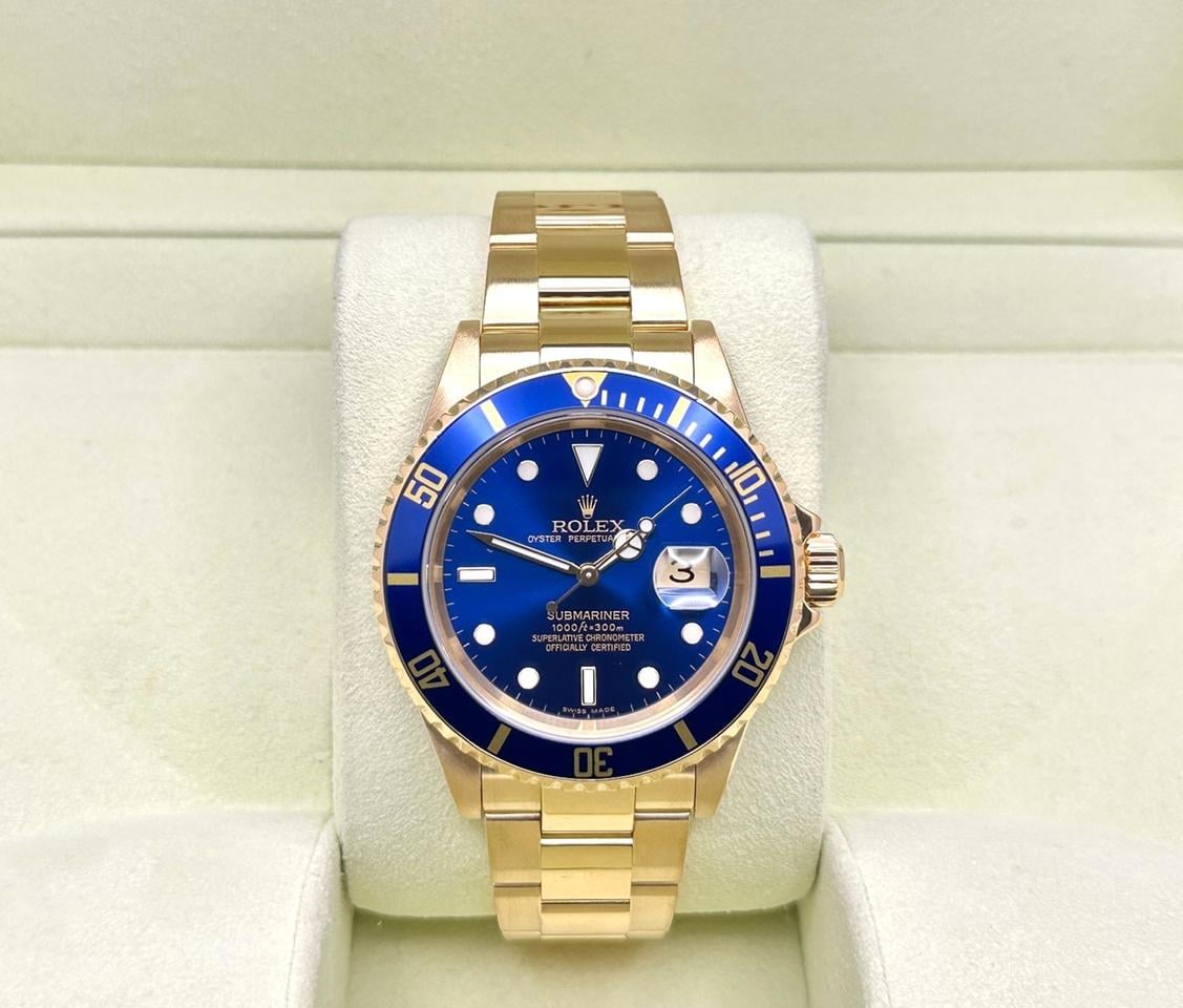 Submariner Date 16618 blue dial yellow gold image 1