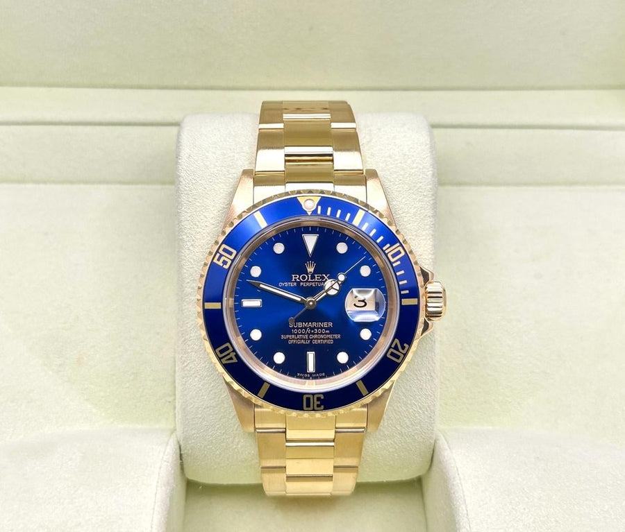 Submariner Date 16618 blue dial yellow gold image 1