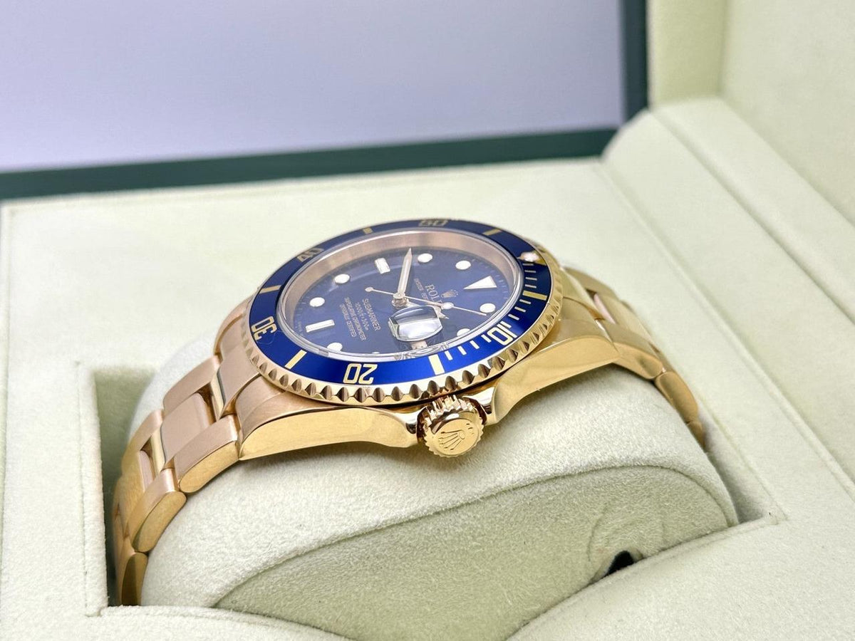 Submariner Date 16618 blue dial yellow gold image 6