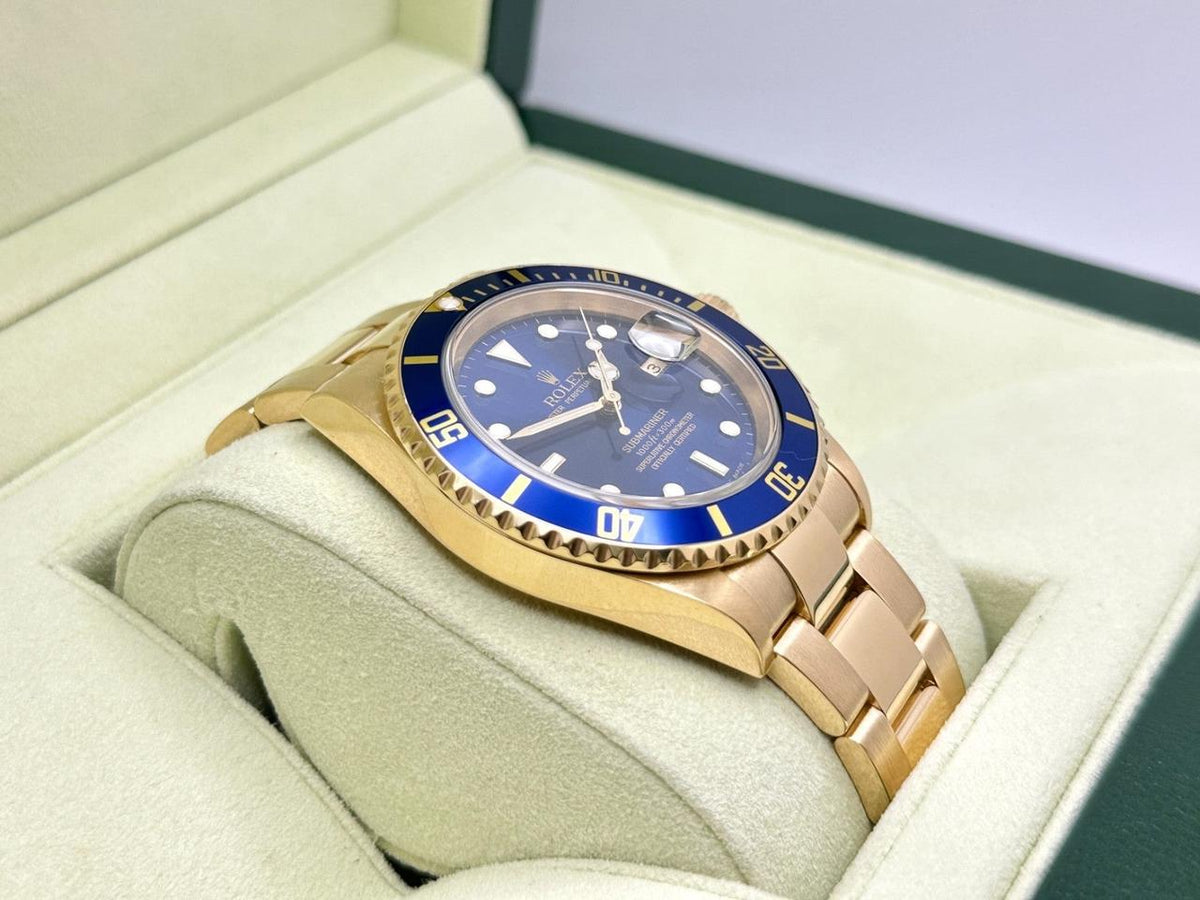 Submariner Date 16618 blue dial yellow gold image 3