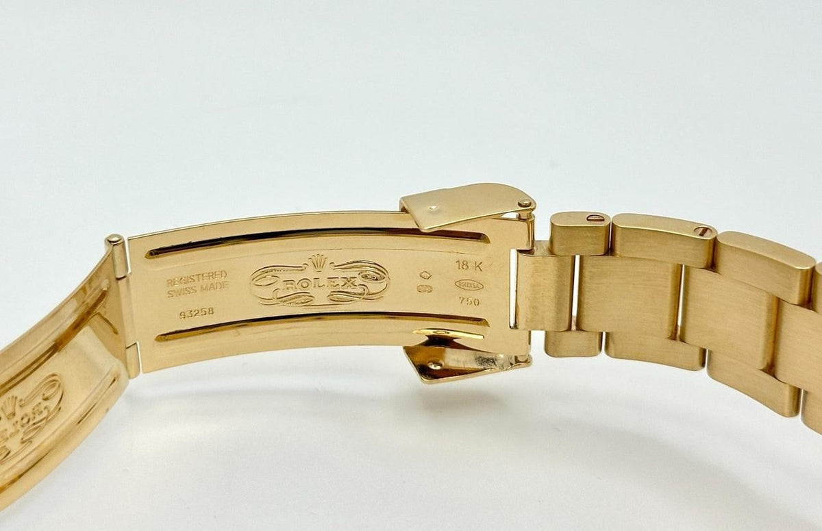 Submariner Date 16618 blue dial yellow gold image 7