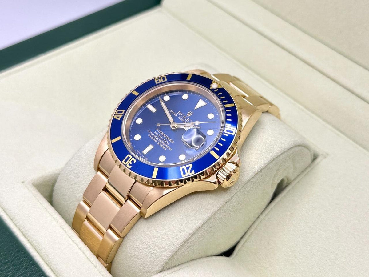 Submariner Date 16618 blue dial yellow gold image 5