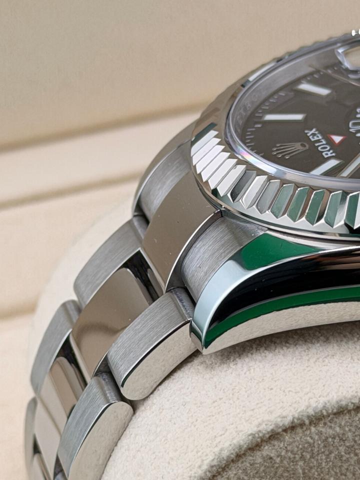 Sky-Dweller black dial image 3