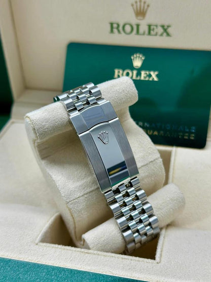 Sky-Dweller blue dial Jubilee bracelet image 4