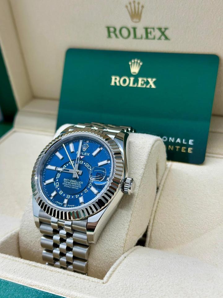 Sky-Dweller blue dial Jubilee bracelet image 2