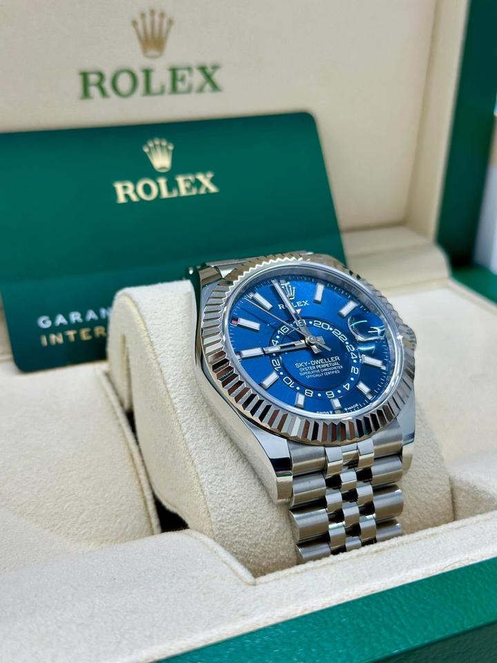 Sky-Dweller blue dial Jubilee bracelet image 3